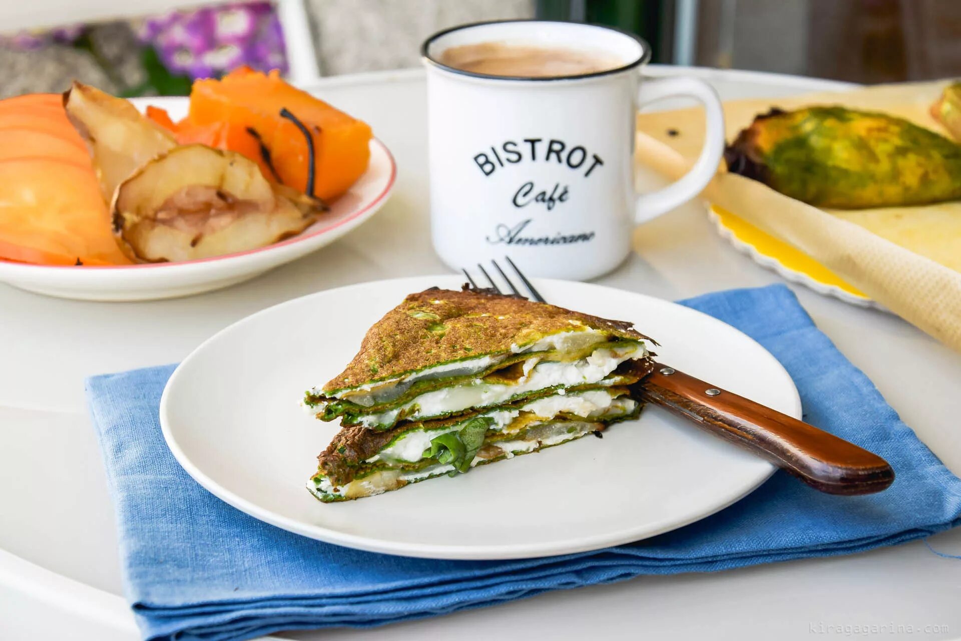 Блины с рикоттой. Блинчики с яблоками. Блинчики с сыром рикотта и семгой. Блинчики с персиками. Блинчики с рикоттой.