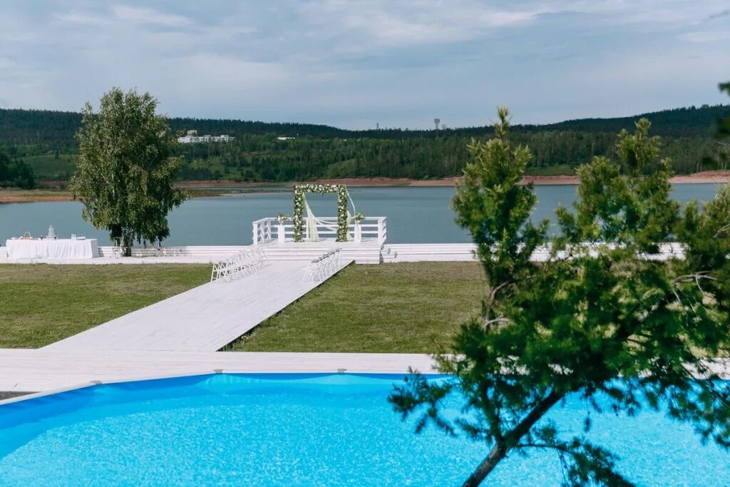 Белый берег кама. Белый берег братск. белый берег братск бассейн. белый берег в братске база. белый берег база отдыха братск.