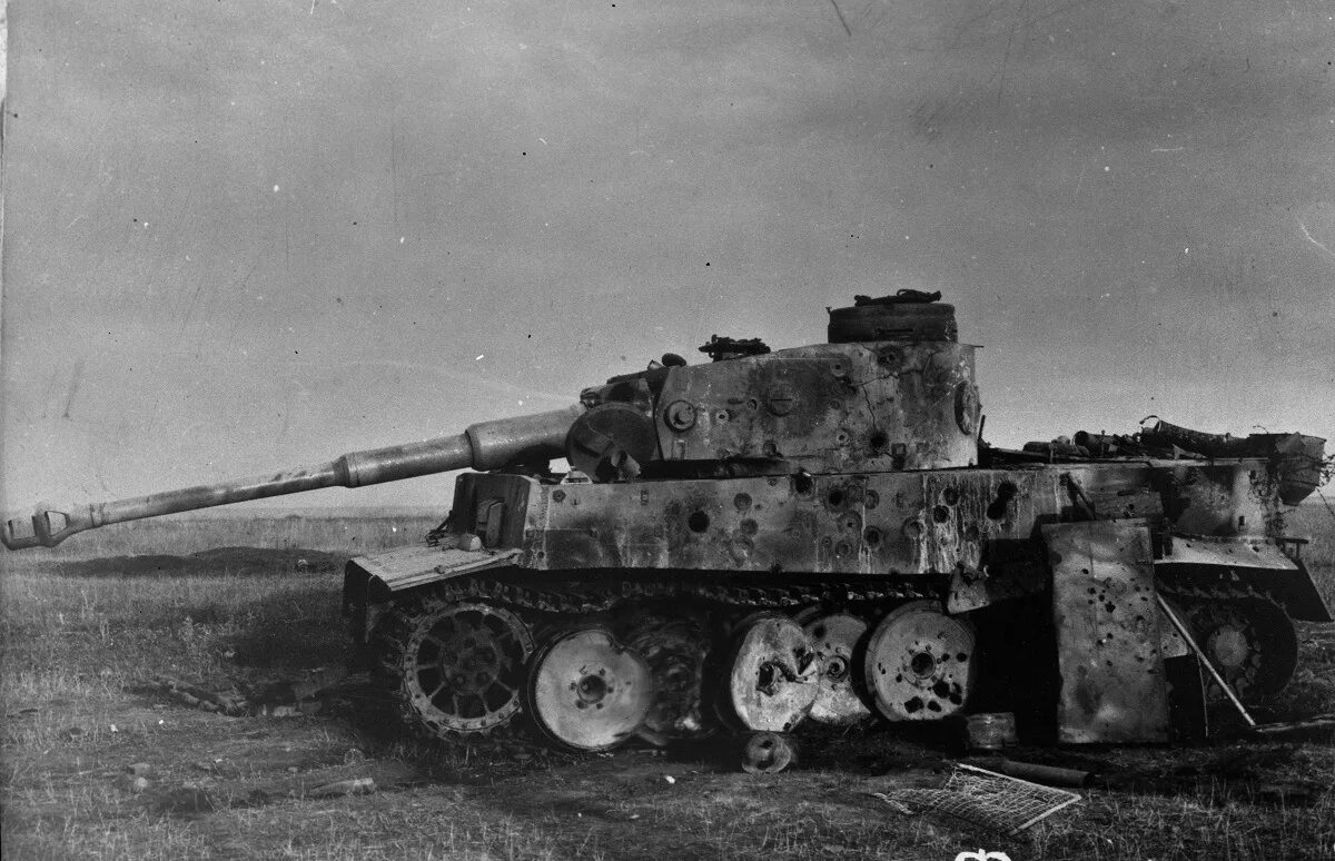 Танк тигр 1943 Курская дуга. Немецкий танк тигр Курская битва. Подбитый немецкий танк тигр. Подбитые тигры на Курской дуге. Почему немецкие танки