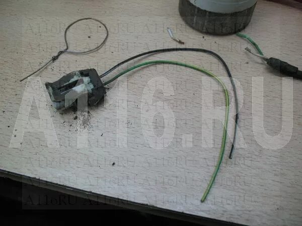 Провод на датчик коленвала ваз 2112. Провод датчика положения коленвала. Провод датчика коленвала ваз 2114. Датчик коленвала ваз 2114. 5 16 датчик коленвала.