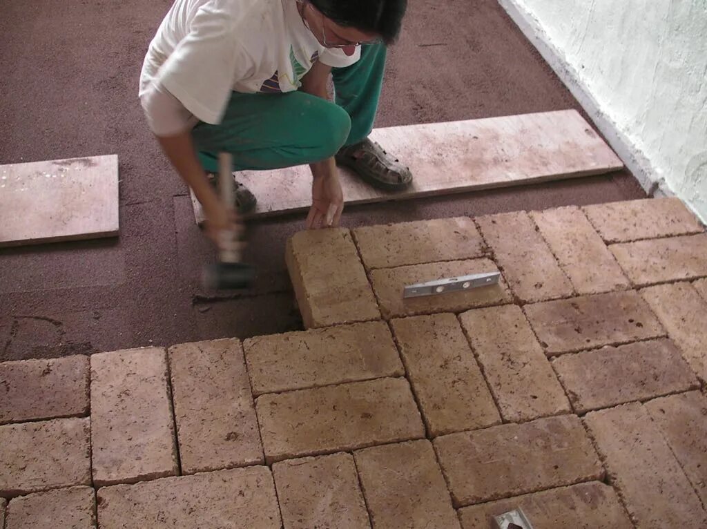 Пол из старого кирпича. Фундамент для печи. Ванная выложенная из кирпича. Укладка пола из кирпича. Как сделать кирпичный пол.