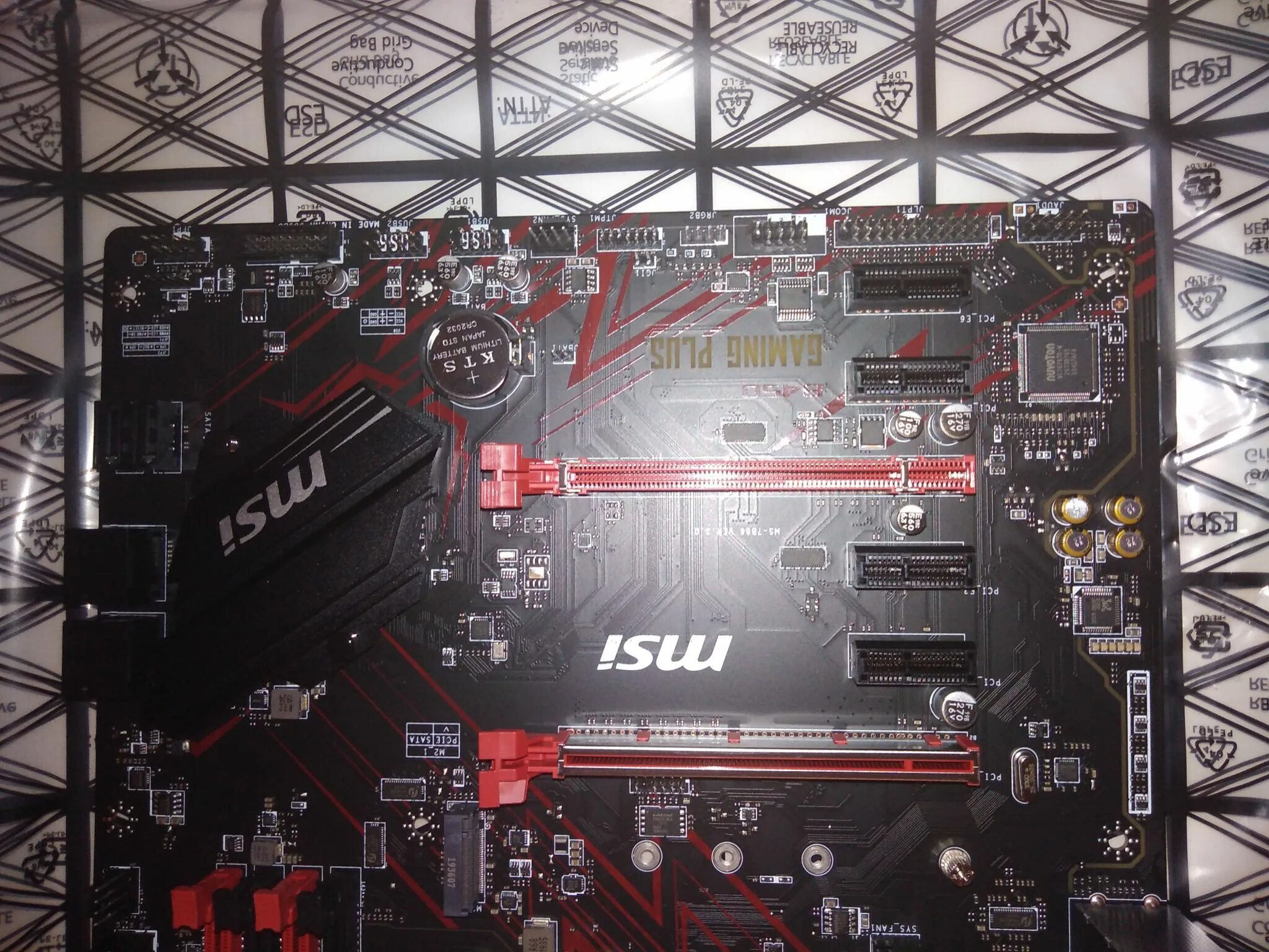 Msi am4 b550 gaming plus. Материнская плата MSI b450 Gaming Plus Max. MSI b450 Gaming Plus Max Nix. B450 Gaming Plus Max 1070. Материнка b450 Gaming Plus Max.