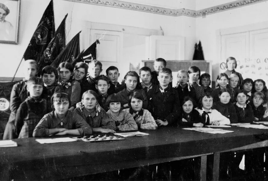 Школа ссср 30 годы. Советские школы в 20 годы. Советская школа 1930. Школы в ссср в 20-30 годы. Школы 20е годы ссср.