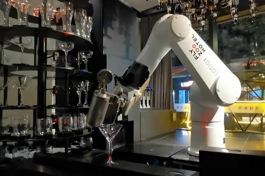 Робот бармен. Робот бар. Барные роботы. Робот бармен в Японии.