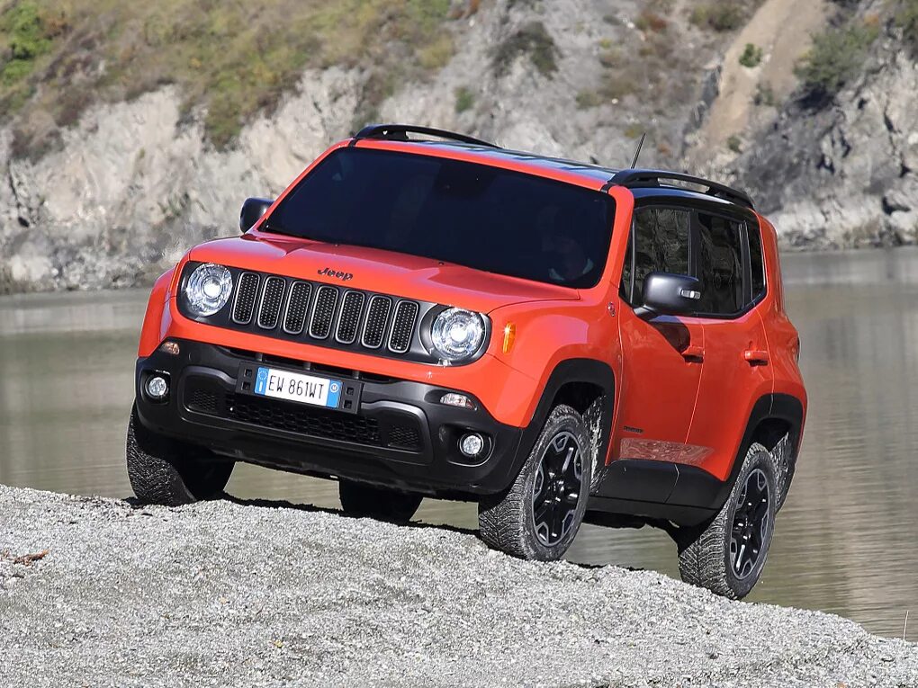 Автомобили внедорожники кроссоверы. Jeep Renegade 4х4. Модельный ряд Jeep Renegade. Jeep Renegade 2022 Рестайлинг. Джип Вранглер Ренегат.