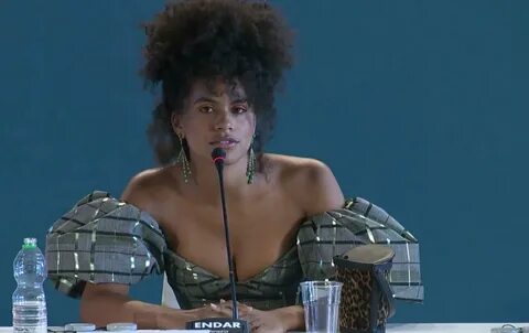 Zazie beetz nipples.