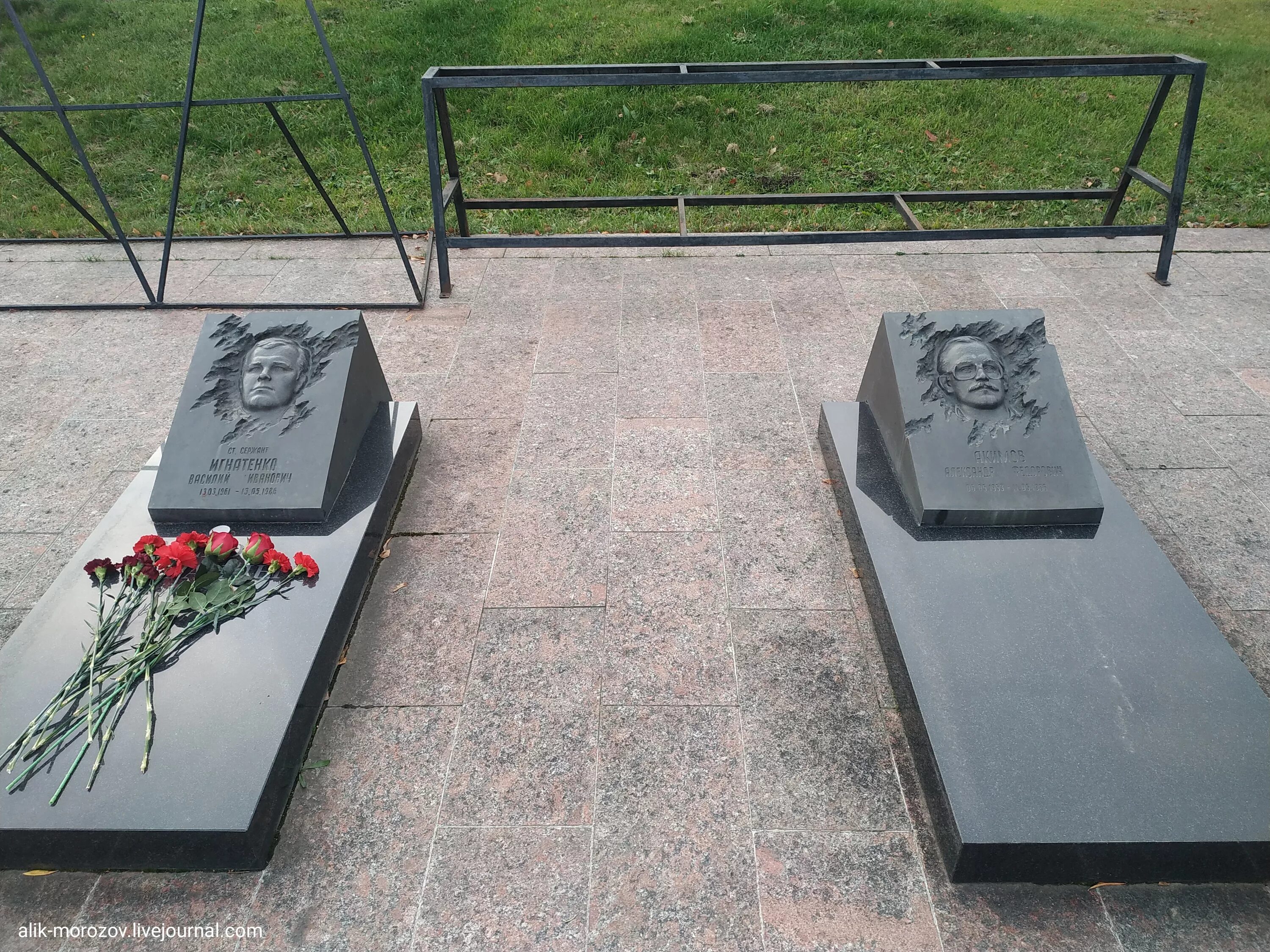 митинское кладбище могилы ликвидаторов чернобыльской аэс. на митинском кладбище похоронены чернобыльцы. мемориал кладбище ликвидаторов чаэс. митинское кладбище чернобыльцы. митинское кладбище ликвидаторы чаэс.