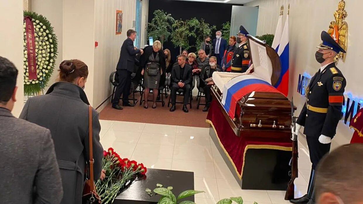 Прощание с руководителем. Прощание с руководителем. Прощание с главой мчс зиничев. Простились с главой мчс. Прощание с руководителем.