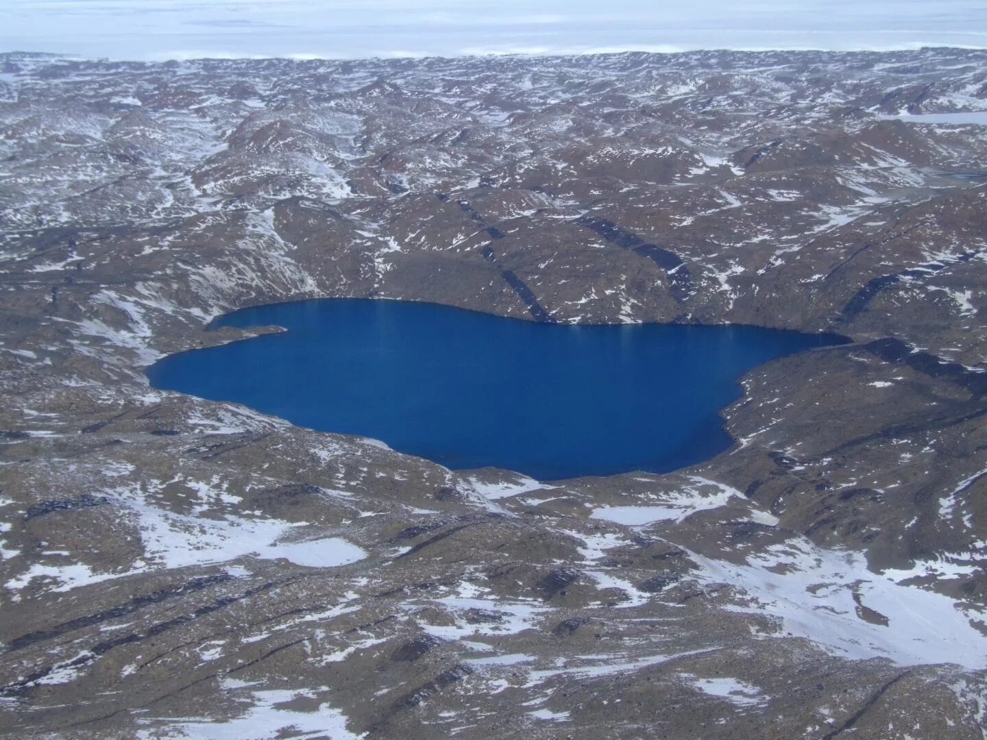 The world deepest lake is lake. Озеро Дон Жуан в Антарктиде. Озеро Восток в Антарктиде. Озеро фигурное Антарктида. Озеро Восток озёра Антарктиды.