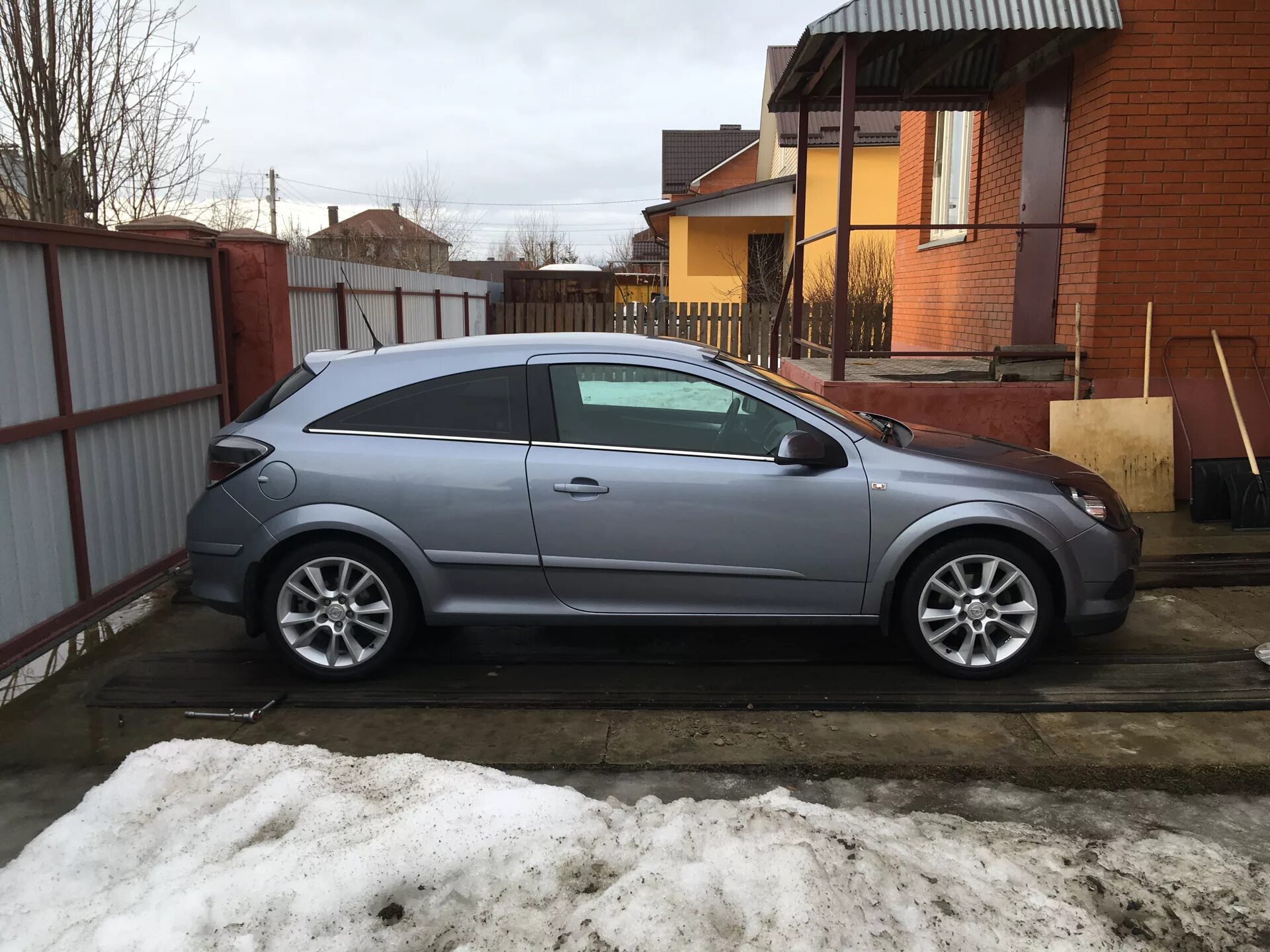 Диски GM R20 + Резина Nitto NT555 G2 245/40 - Opel Astra J GTC, 1,6 л, 2014 года
