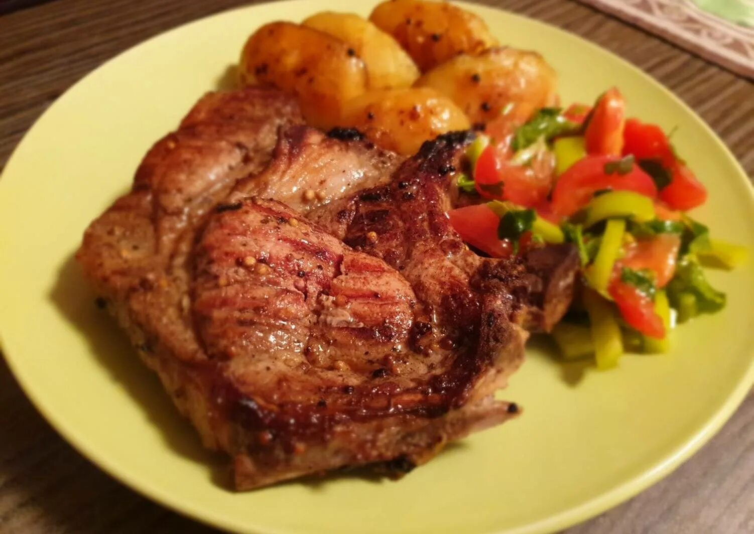 Корейка эскалоп. Стейк из свинины пошагово. Стейк из свинины с овощами. Стейк из свинины пошагово. Стейк из свинины в духовке.