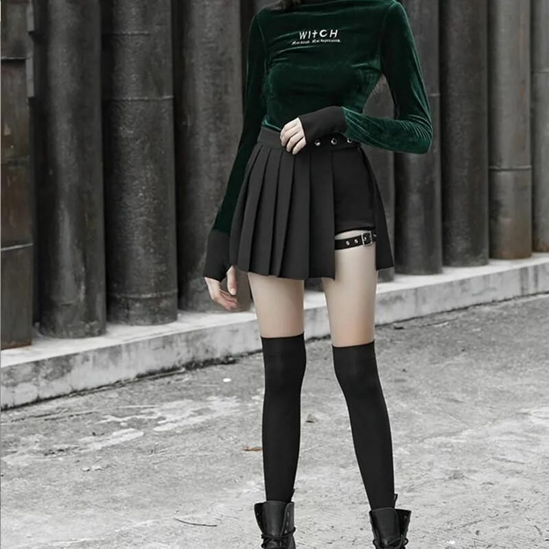 Черные чулки мини. Goth outfit Грандж. Goth outfit Грандж чёрная корейская одежда. Outfit Грандж корейский черный. Кореянка Грандж goth.