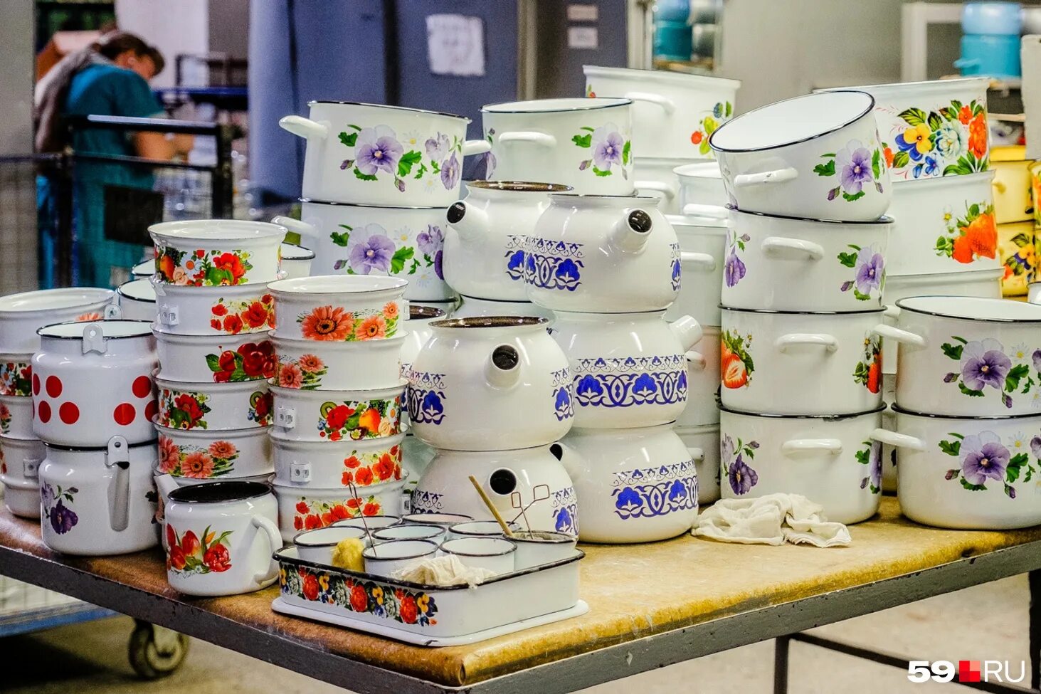 Завод эмалированной посуды. Эмалированная кастрюля лысьвенский завод. Завод эмалированной посуды. Кастрюля лысьвенский завод эмалированной посуды с-1512ап2/4 3 л. Кастрюли лысьвенского завода.