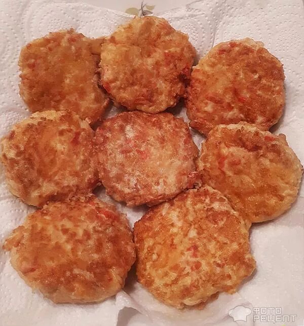 Крабовые котлеты из крабовых палочек. Крабовые котлеты пошагово. Крабовые котлеты пошагово. Котлеты с крабовыми палочками. Крабовые палочки котлетки.