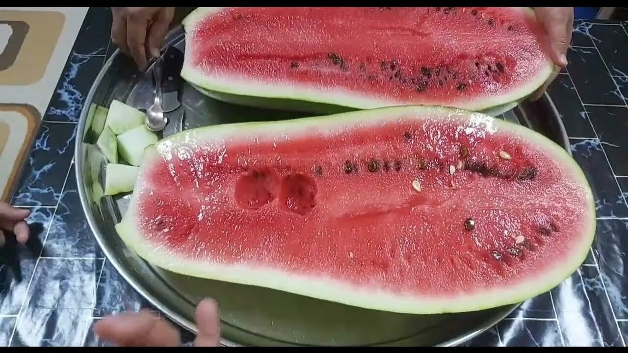 Большой вкусный арбуз. Итто жрëт арбуз. Где вкусный арбуз. Где вкусный арбуз. Где вкусный арбуз.