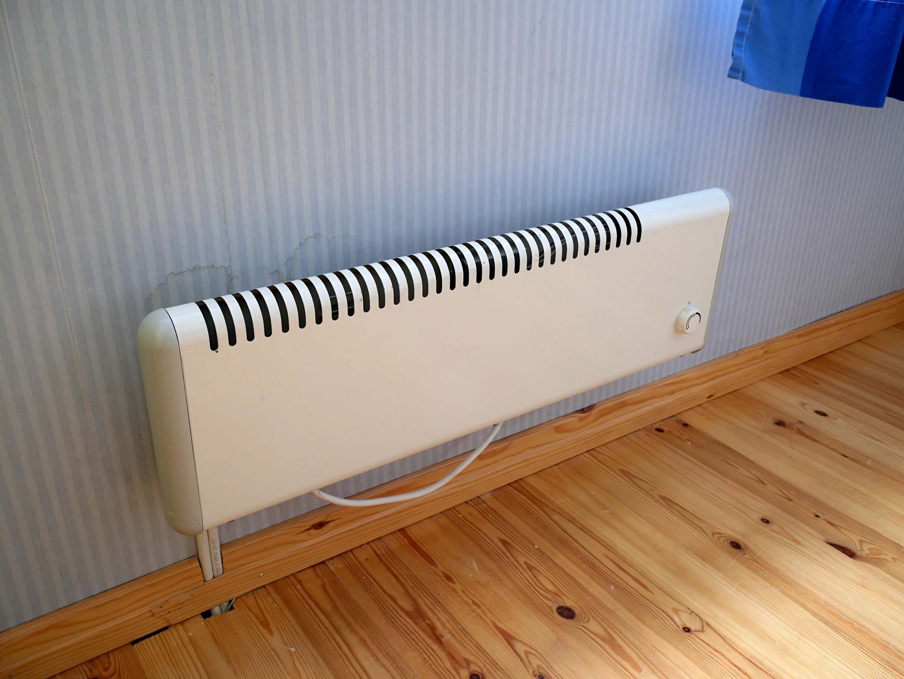 Радиатор конвекторы электрического. Ensto 1500w конвектор. Электрический конвектор отопления. Электрический конвектор сименс. Конвектор сименс 1 квт.