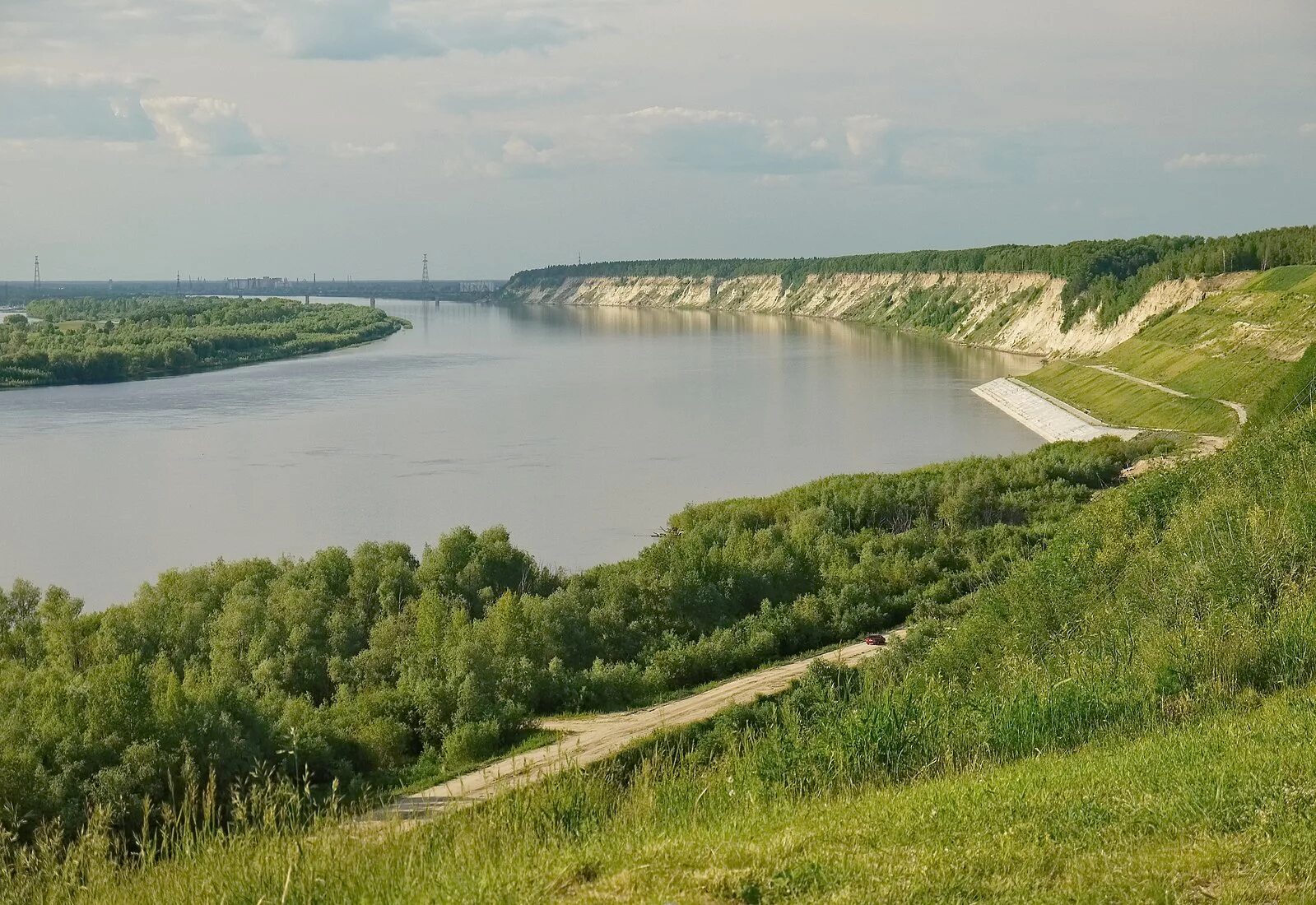 На какой реке расположен омск. Река Иртыш Тобольск. Река Иртыш Омская область. Река Иртыш Омск фото. Берег реки Иртыш в Тобольске.