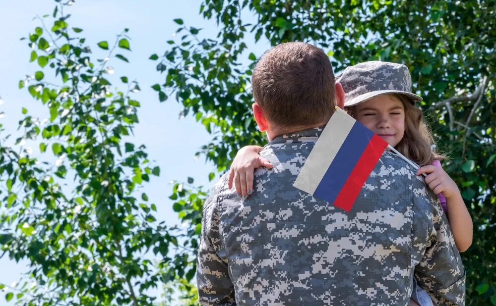 Поддержка военнослужащих и их семей. Госфонд защитники отечества. участники сво и помощь их семьям. мужчина защитник сво. поддержка участников сво.