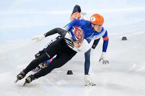 Шорт трек спортсмен