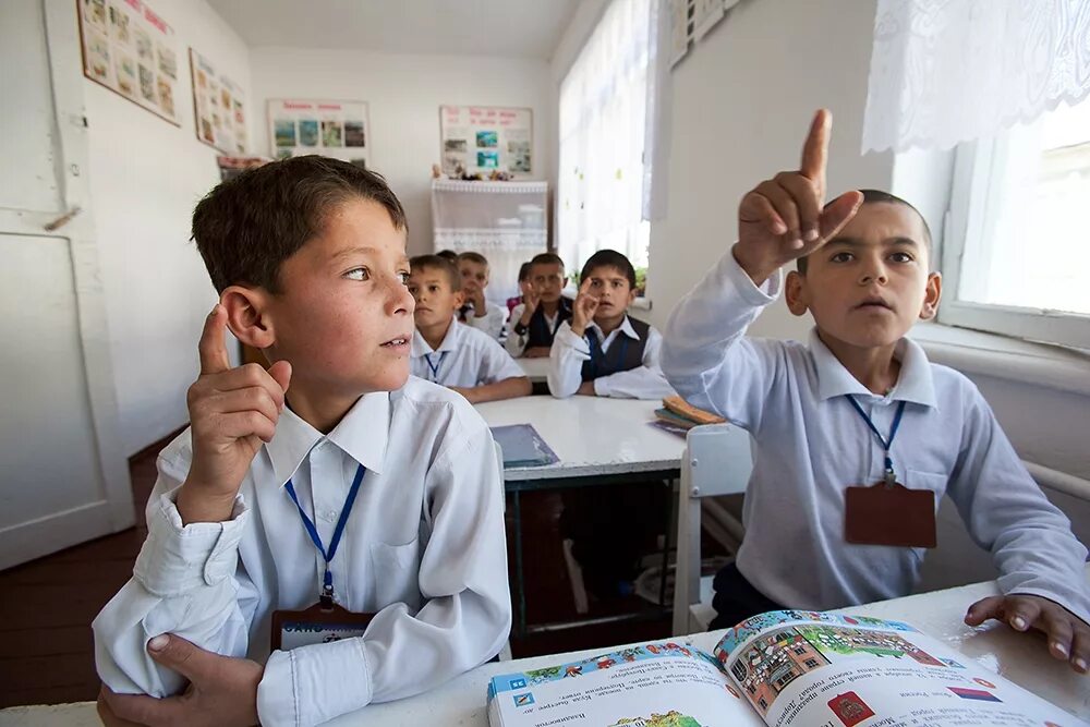 Класс таджик. Школа в Таджикистане. Школьники Таджикистана. Дети школы Таджикистана. Таджикские ученики.