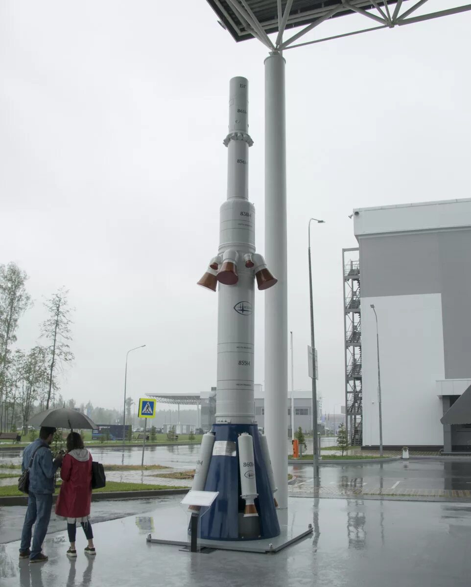 ступени ракетоносителя союз. ракета элона маска spacex. система аварийного спасения ракеты. система спасения экипажа космического корабля. ракета crew dragon.