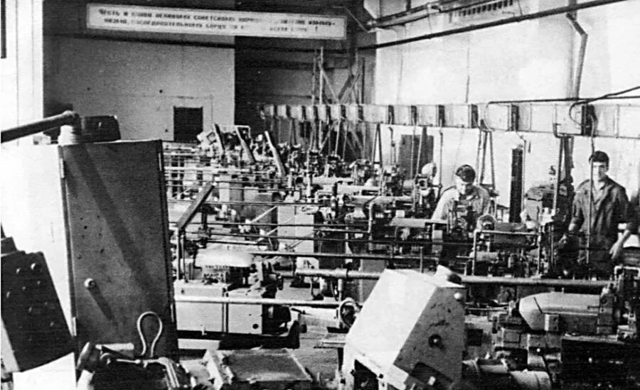 Трудовые будни завода. Какие заводы выпускали электродвигатель 1985.