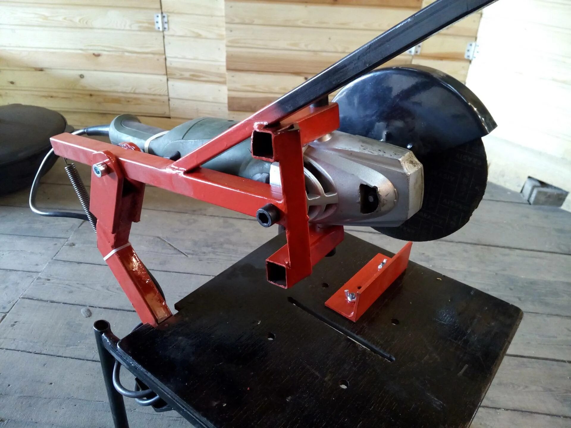 Как сделать болгарку своими руками. Отрезной станок из болгарки интерскол. Отрезной из болгарки с протяжкой. Отрезной станок powermet 3000. Стойка для ушм штурм 230.