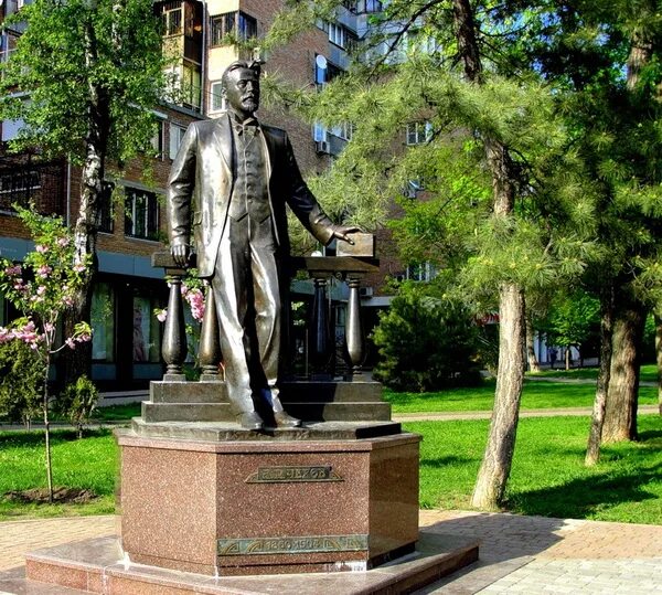 чехова 26 ростов на дону. памятник чехову в ростове на дону на пушкинской. чехова дон. антон павлович чехов памятник чехову в ростове-на-дону. п.