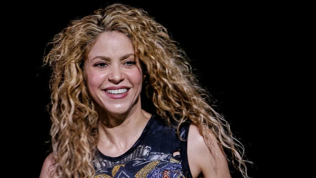 шакира фото. Shakira 2021. шакира сейчас. Shakira сейчас 2022. шакира язык.
