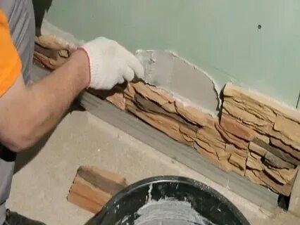 Клеим декоративный гипсовый камень