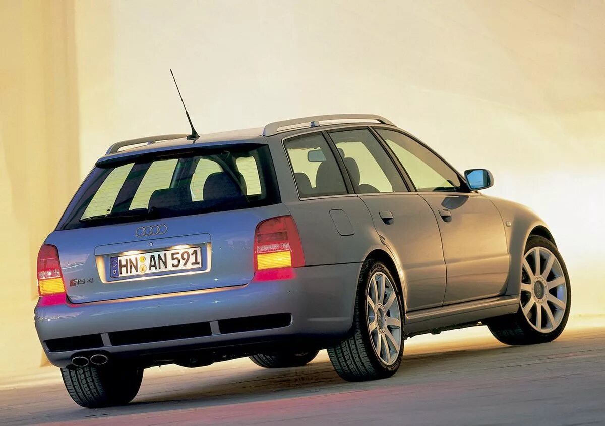 Audi rs4 2000. Ауди rs4 avant b5. Audi a4 универсал 2000. Rs4 avant 2000.