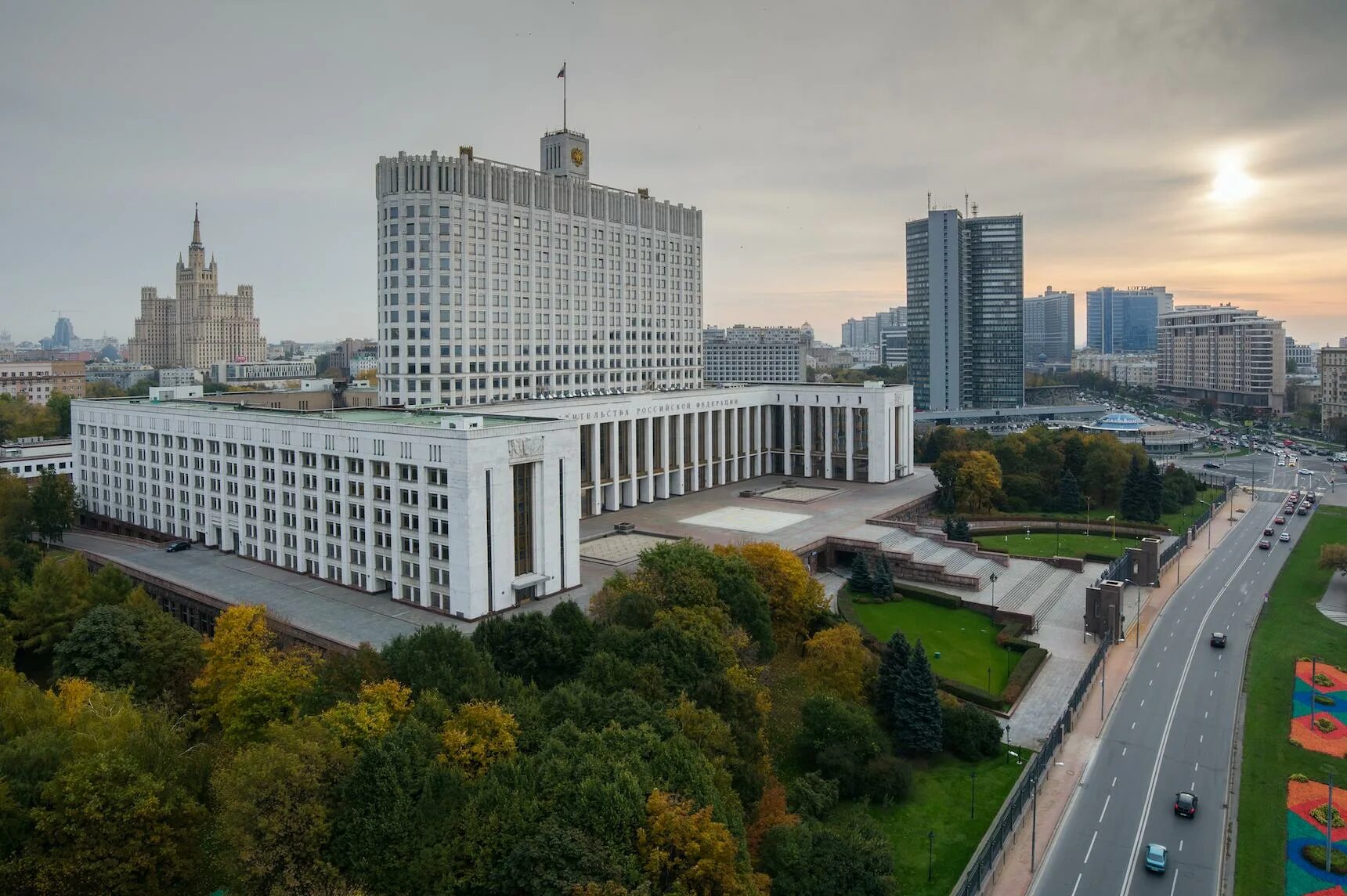 Правительство находится в каком городе