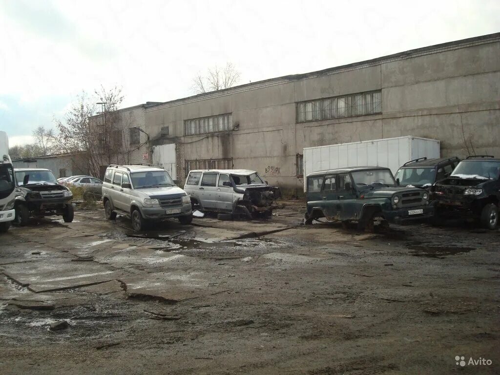 Авторазборка индустриальный. Авторазбор. Авторазбор склад. Разобранная машина. Авторазборка жигулей.