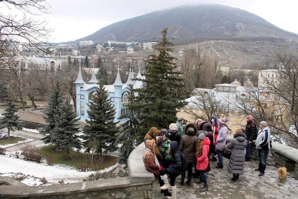 Погода в минеральных водах сегодня по часам. Зимний Железноводск. Курортный парк Железноводск ноябрь. Пятигорск город Железноводск. Ессентуки январь 2022.