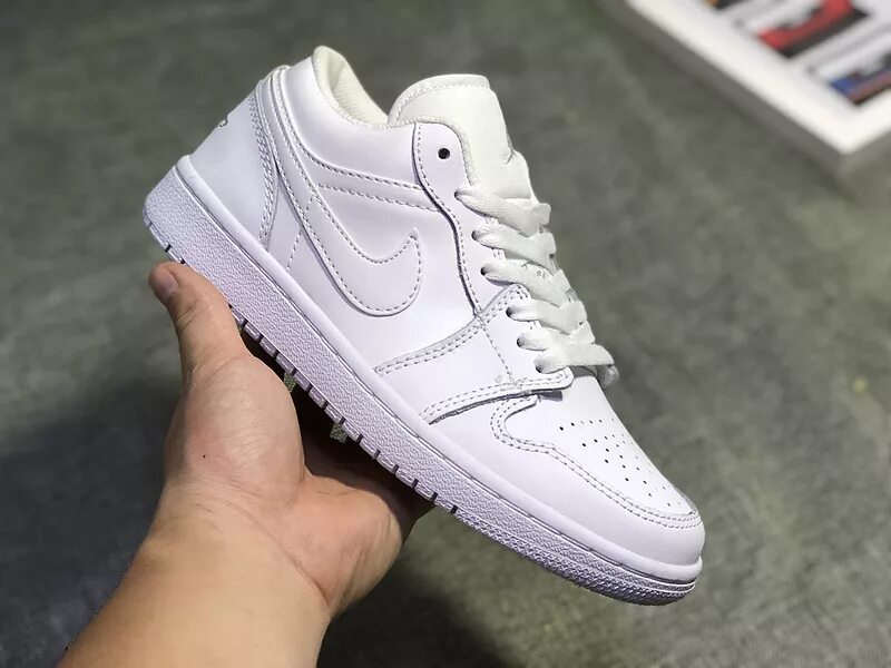 Nike air jordan 1 low shadow. Nike air jordan 1 low white. Nike air jordan 1 white. Nike air jordan 1 low белые. Nike air jordan 1 low paris.