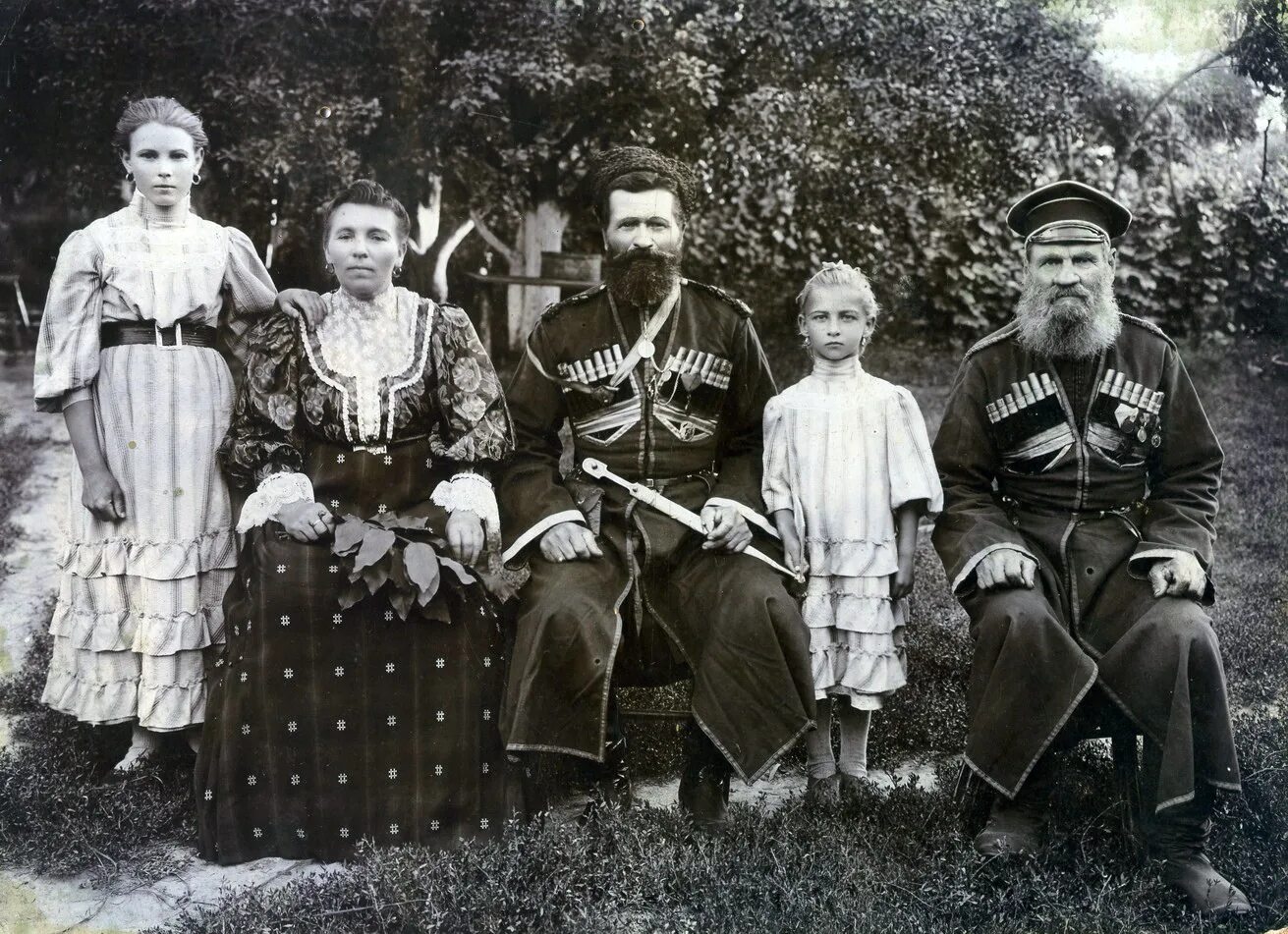 Станица отважная казаки. Кубанский казак 19го века. Старик казак. Пластуны в войну 1914г. Кубанский казачий хор 1936.