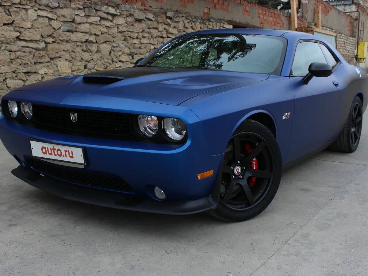 Отзывы челленджер. Додж Челленджер 6.4. Dodge Challenger srt 6.4. Challenger dodge л с. Dodge Challenger srt III Рестайлинг 2.