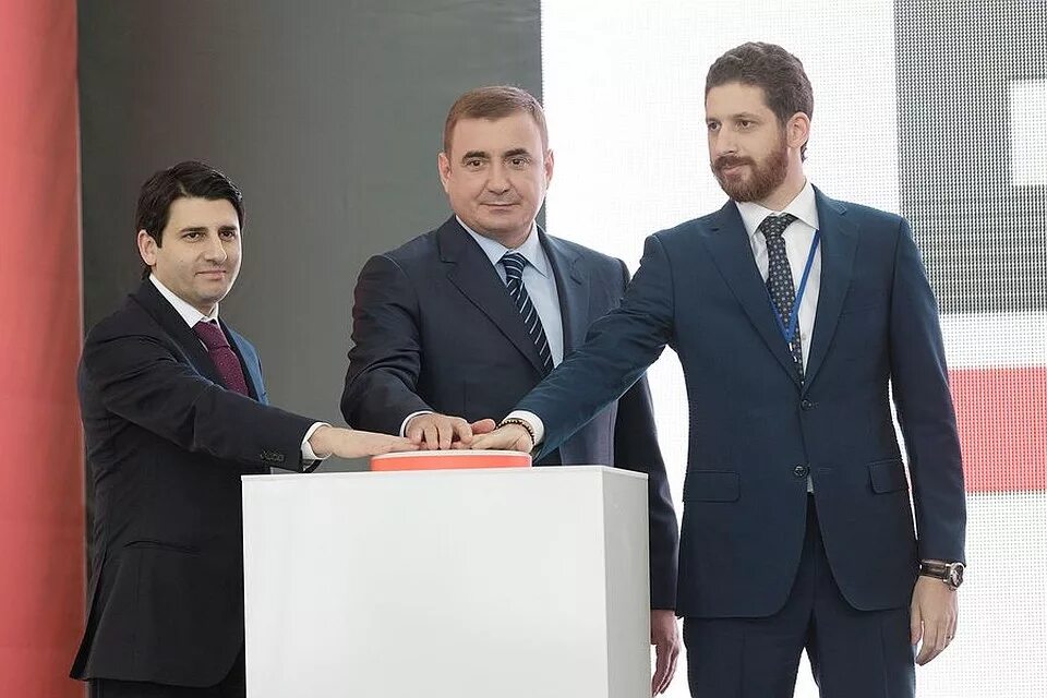 С днем энергетика. 22 декабрь 2017. 22 декабря именины. Новогодняя елка в москве 2022 на красной площади. Новый год праздник в москве.