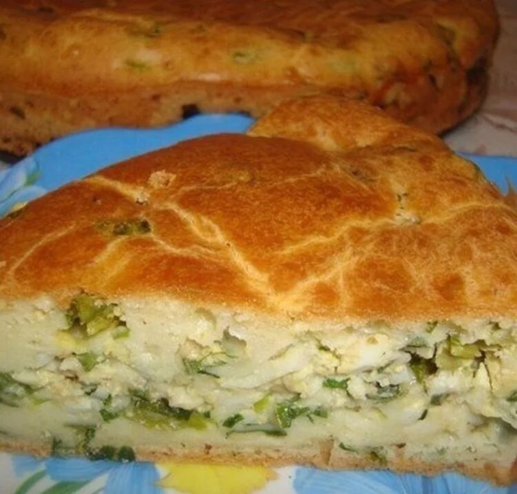Пирог на кефире с луком и яйцом. Луком и яйцом. Пироги на скорую руку. Быстрый пирог с зеленым луком и яйцом. Пирожки с зеленью.