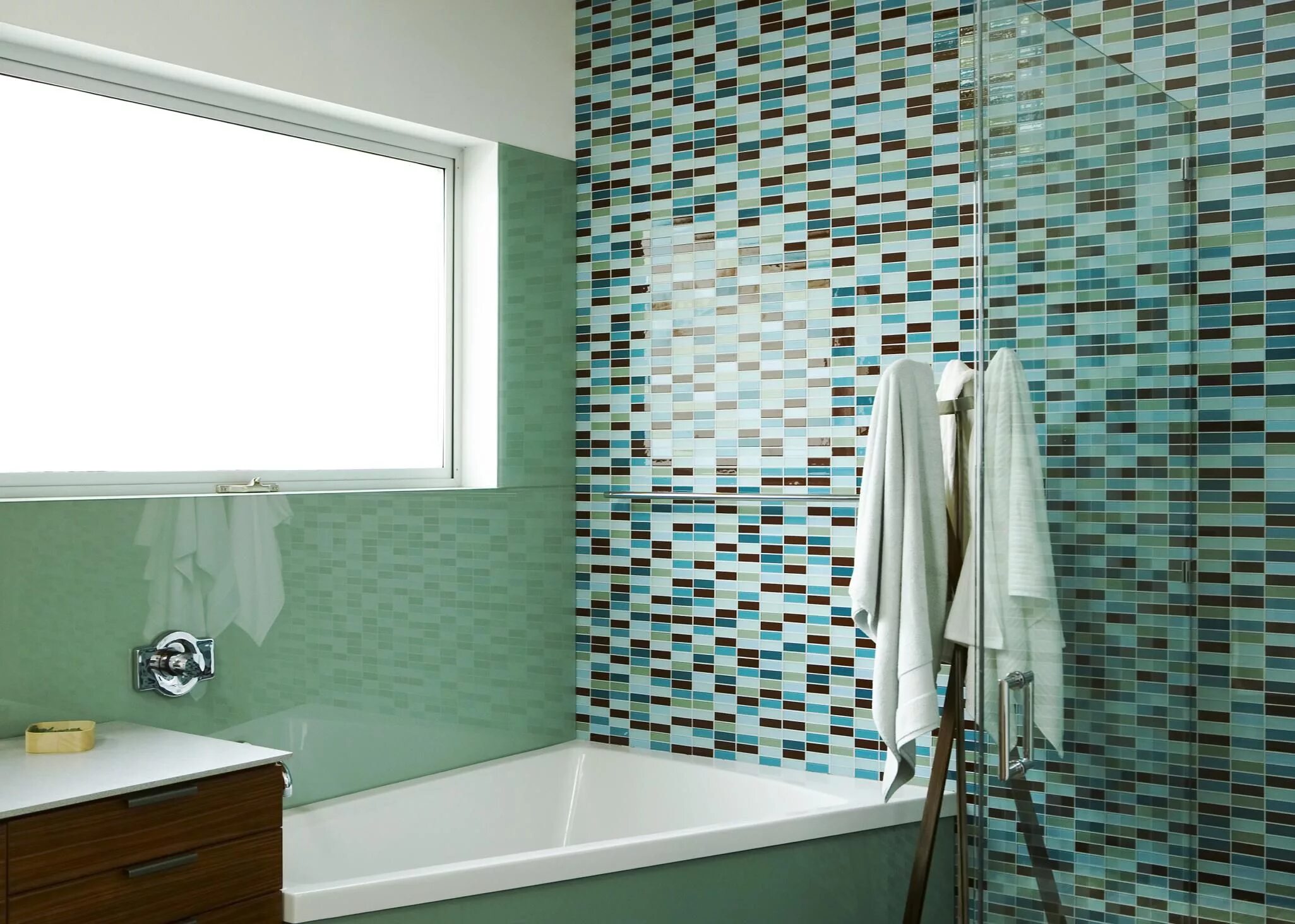 Стена в ванной. Пластиковое покрытие для стен в ванной комнате. Панели мозаика для ванной комнаты. Гибкая плитка для стен в ванной. Стены в ванной комнате варианты