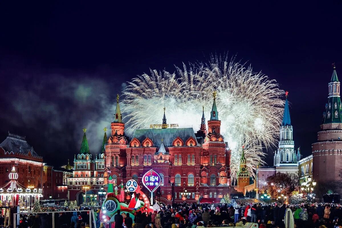 Новогодняя ночь в москве 2025 недорого. Салют на вднх 2025. красная площадь в москве 2025г. салют в москве на новый год на вднх. новогодняя ночь.