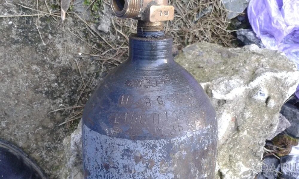 Заправка бытовых баллонов. Балоновый пропановый заправочный кран. Пункт заправки газовых баллонов. Кислородный баллон. Испытатель баллонов.