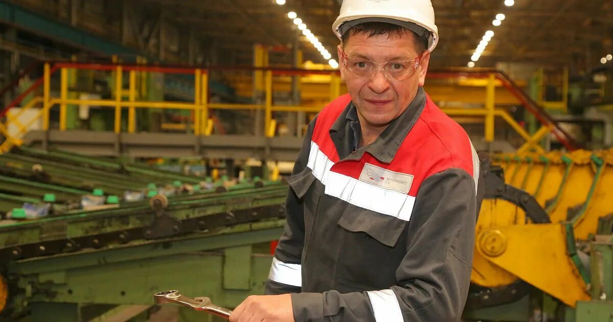 Профессия слесарь-ремонтник. Монтаж технологического оборудования. Сиз слесаря-ремонтника. Вальцовщик резиновых смесей. Слесарь ремонтник евраз.