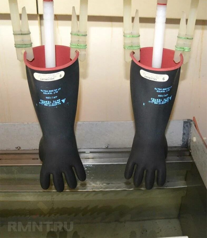 Испытание диэлектрических перчаток. Диэлектрические композитные перчатки cimco. Диэлектрические перчатки Шнайдер. Дата испытания диэлектрических перчаток.