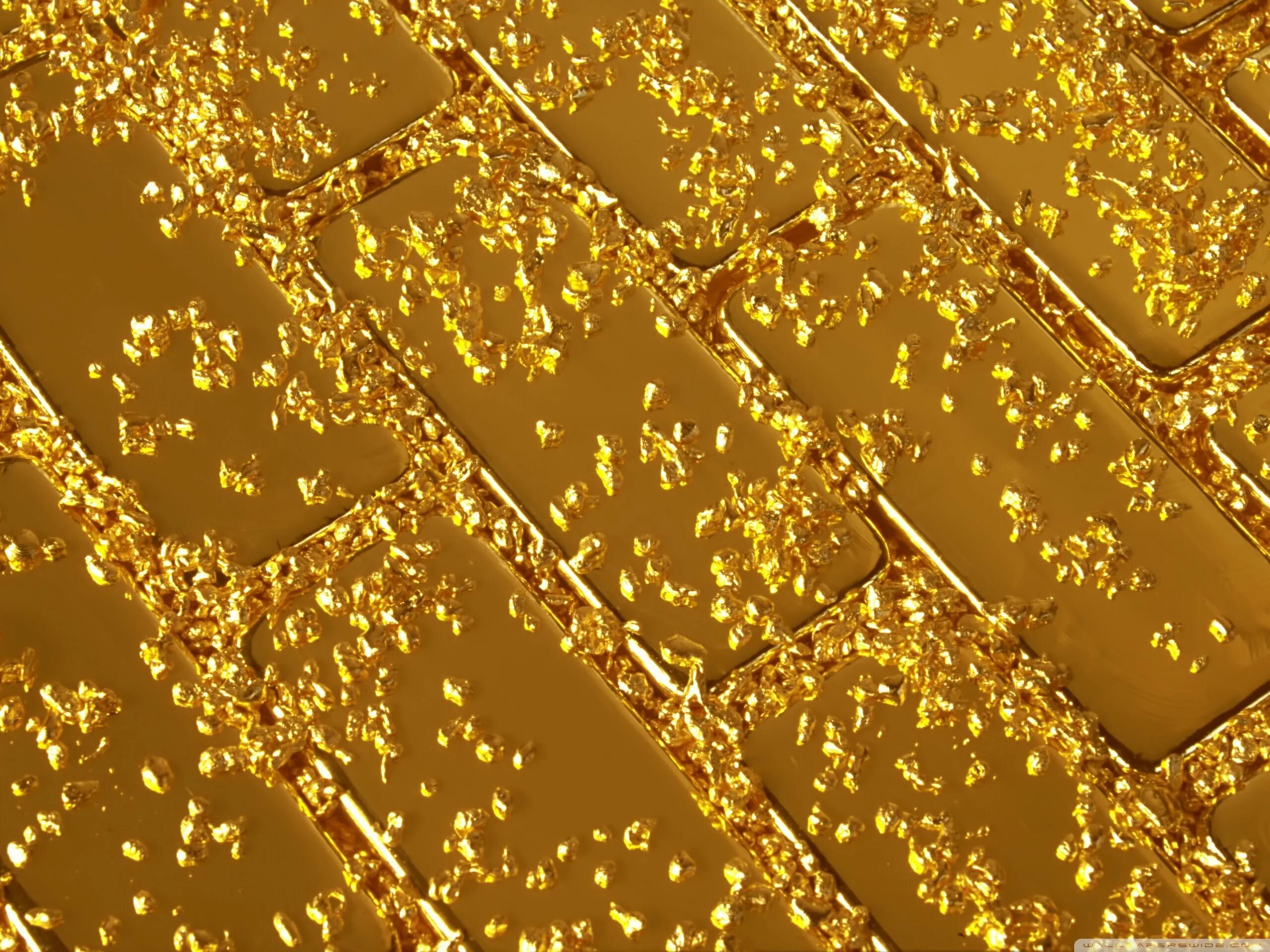 позолоченная цепочка. бронза покрытая золотом. золотистые перила. сусальное золото sns2.