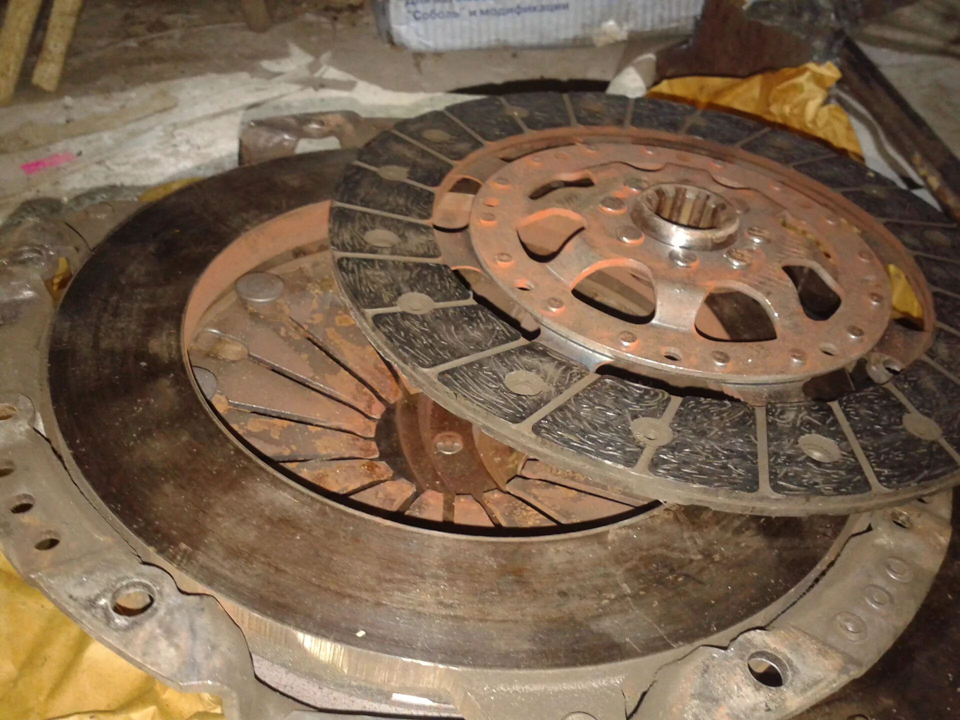 Вилка сцепления газ 31105 крайслер. Диск сцепления 31105 крайслер. Керамическое сцепление своими руками. Сцепление 3102. Сцепление 3102.