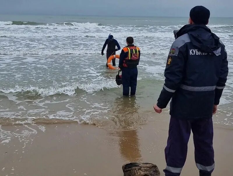 Утопленники в черном море. Трагедии с детьми на море. Сочи утонул