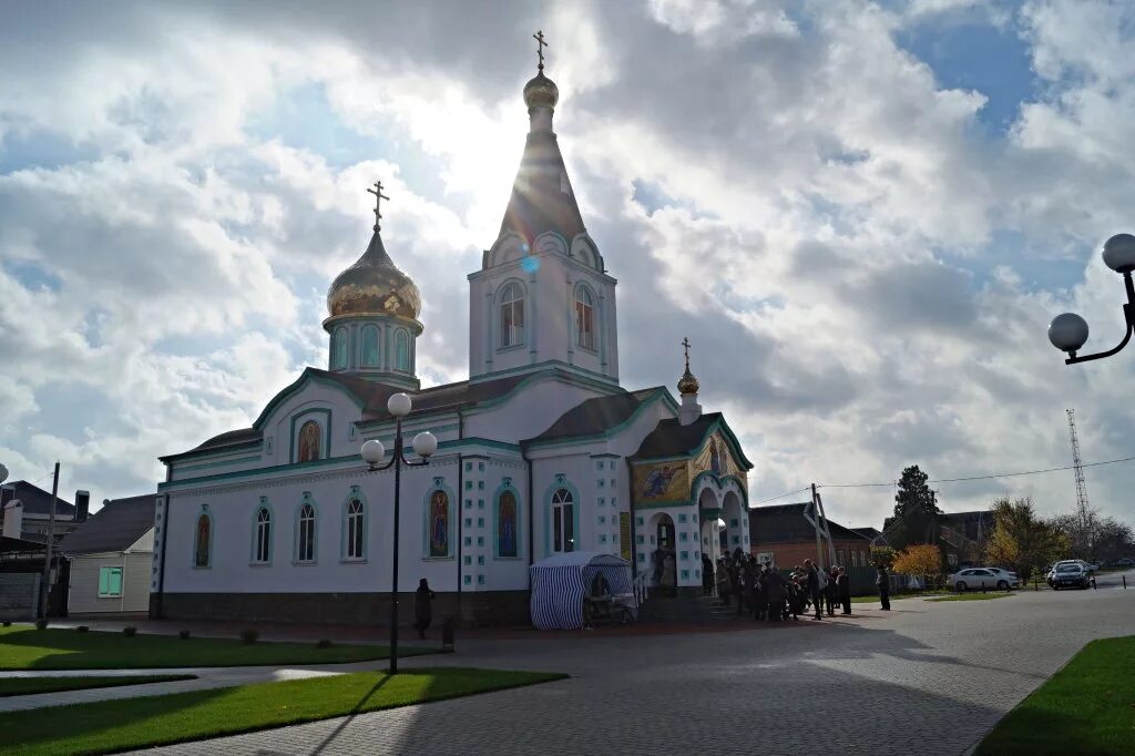 Динская храм Святой Троицы. Станица Динская храм. Церковь Динская Краснодарский край. Храм в станице Динской Краснодарского края.