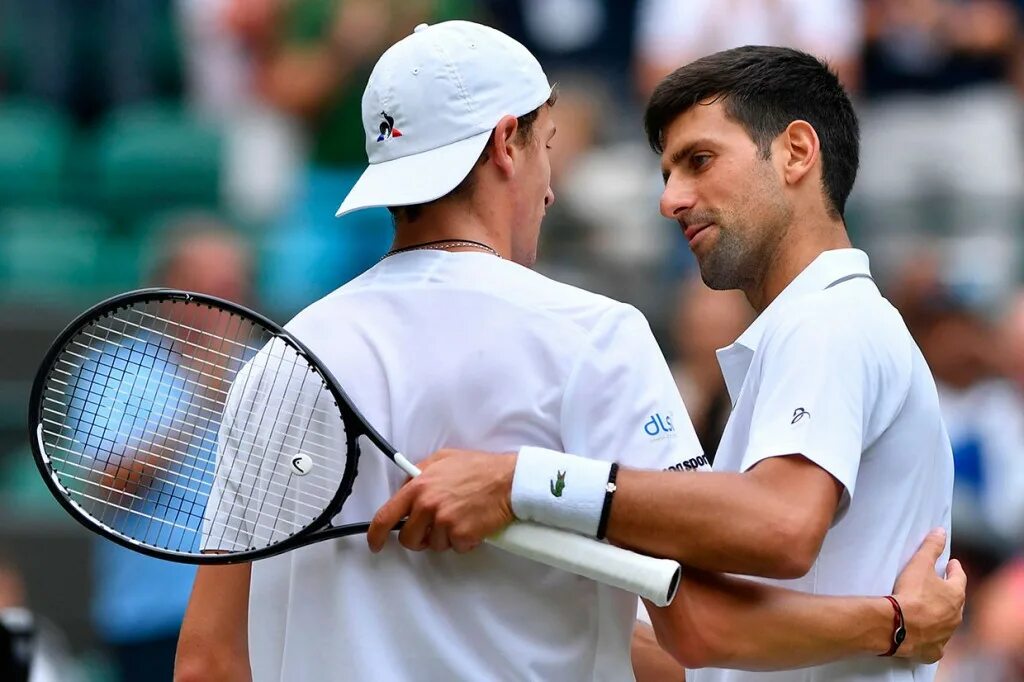 Теннисные матчи. Тара Джокович. Wimbledon Джокович злой. Бублик Кудла теннис. Джокович с любителем фото.