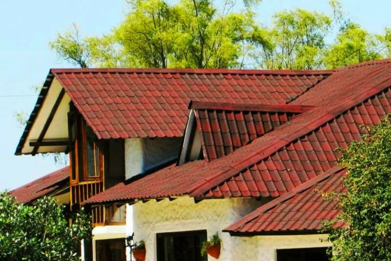 Черепица ондулин красный. Коричневый ондулин на крыше. Ондулин кровля. Черепица ондулин зеленый. Черепица ондулин скандинавия.